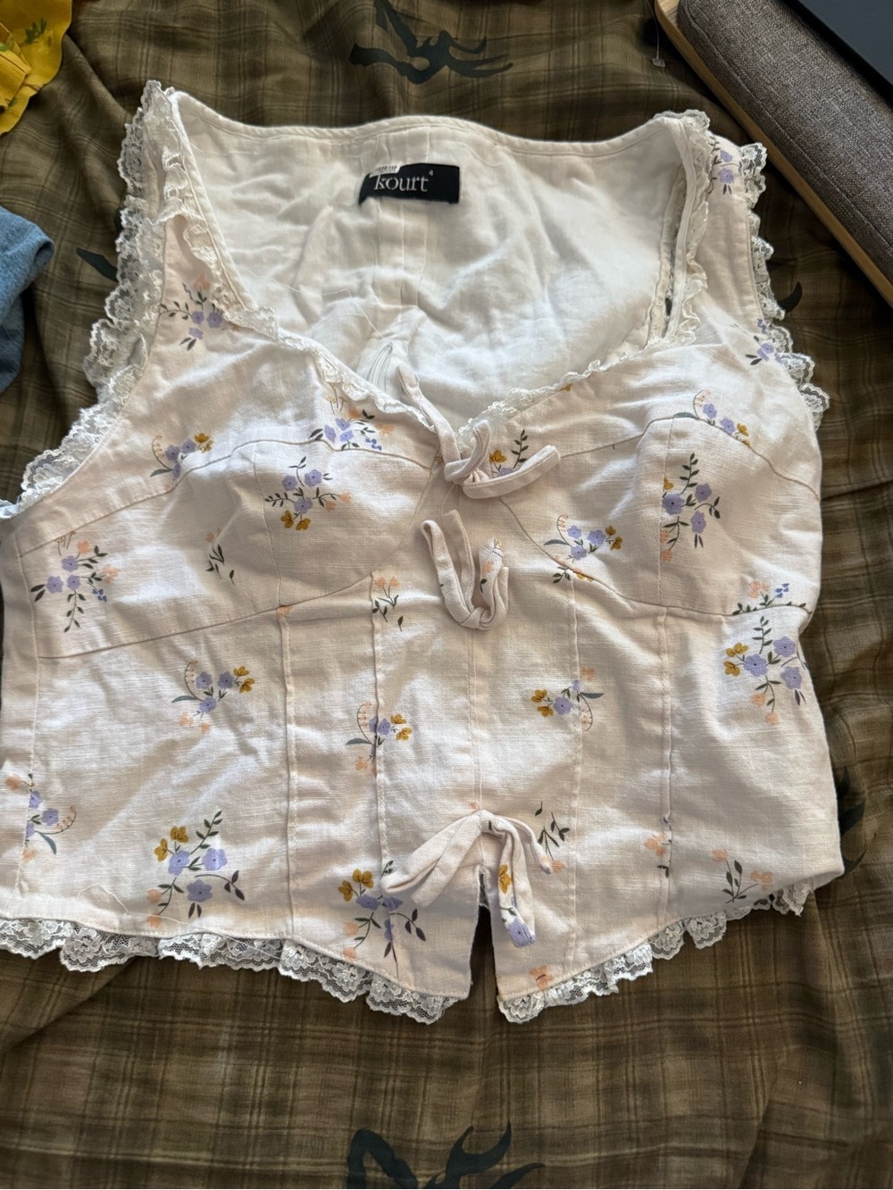 Koutt Women's Cream Floral Lace-Trimmed Tank Top